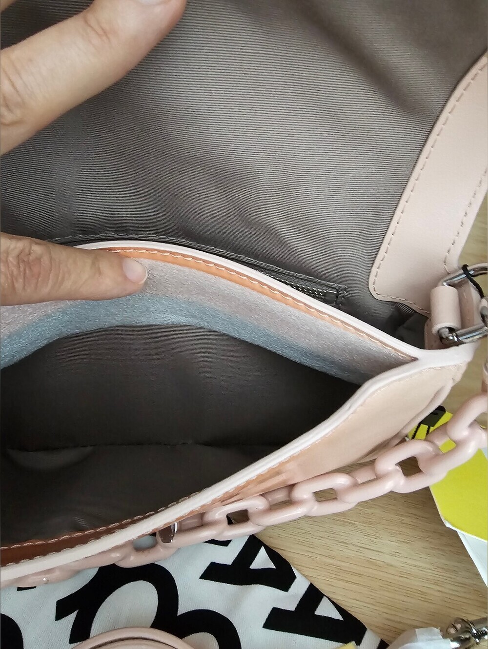Marc Jacobs The leather shoulder Bag. - Picture 14 of 16